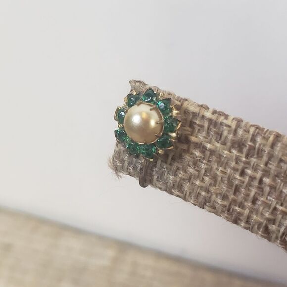 VINTAGE Screw-back Faux Pearl & Crystal Earrings - Picture 3 of 8